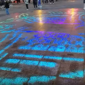 步行街透光夜景